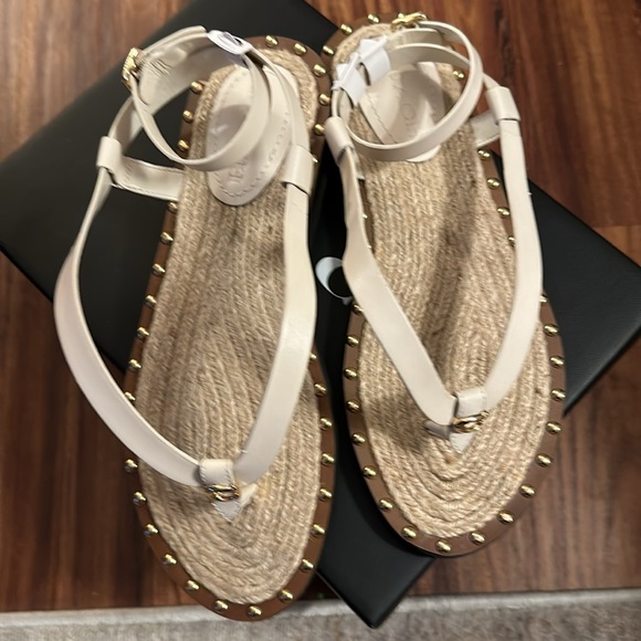 Ladies off white gorgeous Sandel worn with anything to enhance your alfit - Picture 7 of 7